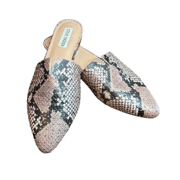 Steve Madden Shoes - Steve Madden women’s AllyM snake skin mule size 9M slip on studded preloved